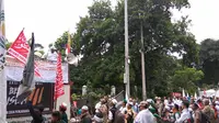 Demo di sidang Ahok (Liputan6.com/ Khairur Rasyid)