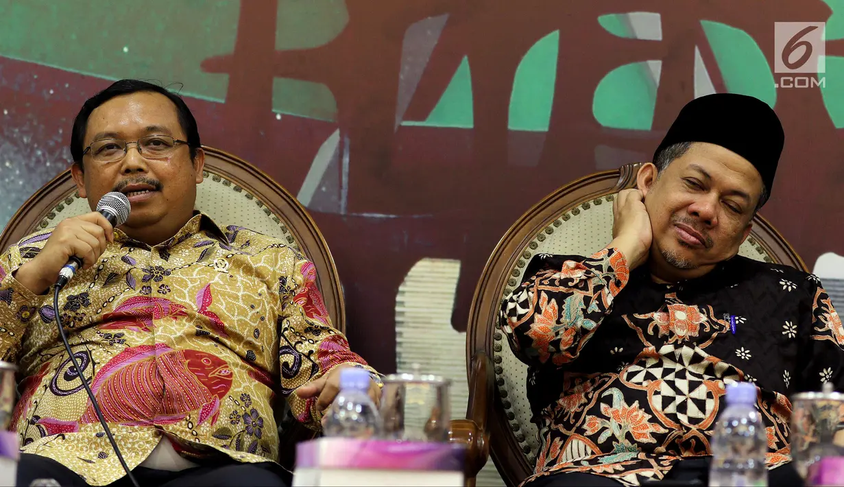 Wakil Ketua Komisi II Herman Khaeron (kiri) dan Wakil Ketua DPR Fahri Hamzah saat diskusi Dialektika Demokrasi di Gedung Nusantara III, Jakarta, Kamis (4/10). Menurut Herman, perlu strategi baru terkait kebutuhan anggaran Pemilu. (Liputan6.com/JohanTallo)