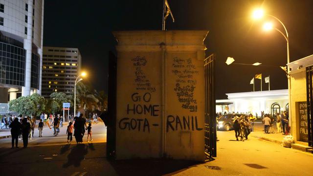 FOTO: Massa Kuasai Kediaman Presiden Sri Lanka Gotabaya Rajapaksa