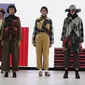 Model mengenakan busana rancangan Amanda Indah Lestari di panggung Senayan City Fashion Nation ke-11, Jakarta, Rabu (12/4). Lewat label fesyen Lekat, Amanda memamerkan cuplikan koleksi fall/winter 2017 dengan tenun baduy. (Liputan6.com/Herman Zakharia)