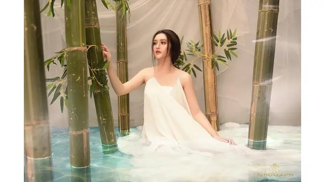 6 Foto Terbaru Pemotretan Ranty Maria, Layaknya Lukisan Saja