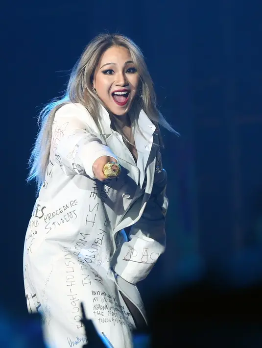CL sendiri tampil selama 30 menit dengan membawakan 10 lagu. Selain suara, CL juga memukau penonton dengan koreografi yang keren. (Bambang E. Ros/Bintang.com)