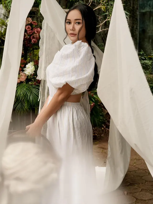 Gaya Aura Kasih Dalam Balutan Nuansa Vintage. (Sumber/aurakasih)