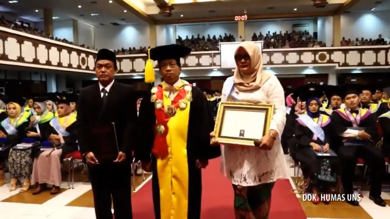 Nurokhman dan Dwi Yani Merbawaningrum mewakilkan mendiang sang putri