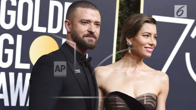 Pasangan Justin Timberlake dan Jessica Biel nampak serasi menghadiri Golden Globes 2018.