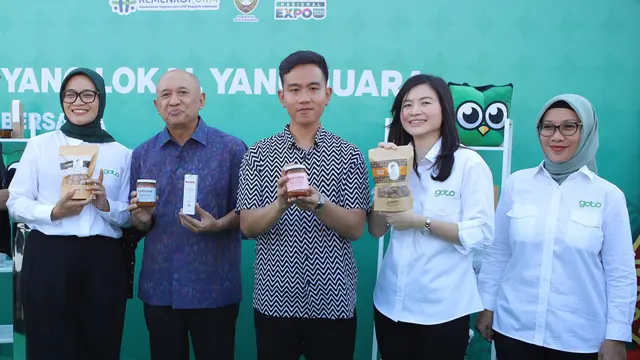 Menteri Koperasi dan UKM Teten Masduki dan Walikota Solo Gibran Rakabuming