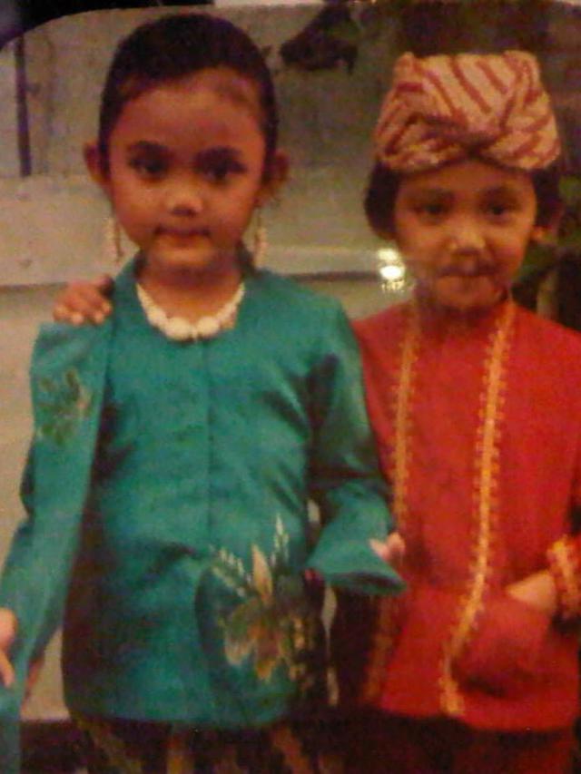 Rina Nose saat masih kecil. (Foto: Dok. Instagram @rinanose)