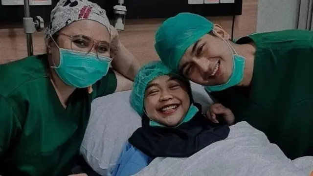 Momen Melahirkan Ria Ricis