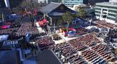 Biksu Buddha Korea Selatan menghadiri rapat umum menentang kebijakan pemerintah di Kuil Jogye, Seoul, Korea Selatan, 21 Januari 2022. Ribuan biksu Buddha berkumpul untuk memprotes dugaan diskriminasi agama oleh pemerintah Korea Selatan. (AP Photo/Ahn Young-joon)