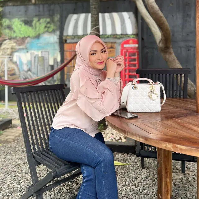 Nathalie Holscher (Foto: Instagram/nathalieholscher)