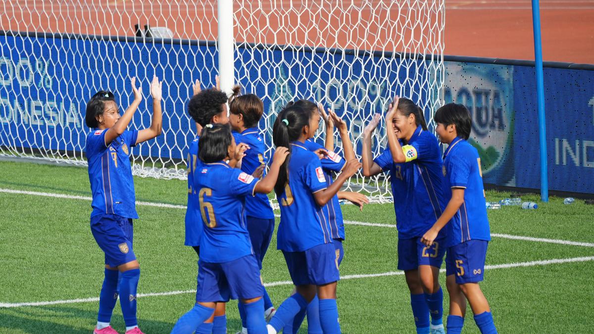 Thailand Pesta Gol ke Gawang Singapura, Jadi Juara Grup dan Hadapi Malaysia di Semifinal Srikandi Merdeka Cup