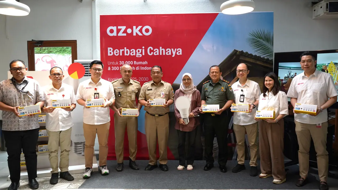 Perkuat Komitmen Keberlanjutan, AZKO Bagikan Lampu LED Hemat Energi ke 30 Ribu Rumah hingga 2030