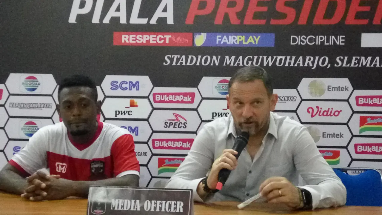 Pelatih Madura United, Dejan Antonic (kanan) (Liputan6..com / Switzy Sabandar)