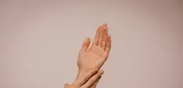 Tangan dan kuku membutuhkan perawatan yang konsisten, bukan hanya sesekali (Sumber: Pexels.com)