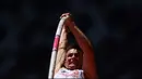 Atlet asal Polandia, Pawel Wiesiolek bertanding dalam lompat galah putra pada Olimpiade Tokyo 2020 di Olympic Stadium, Tokyo, Kamis (5/8/2021). (Foto: AFP/Ben Stansall)