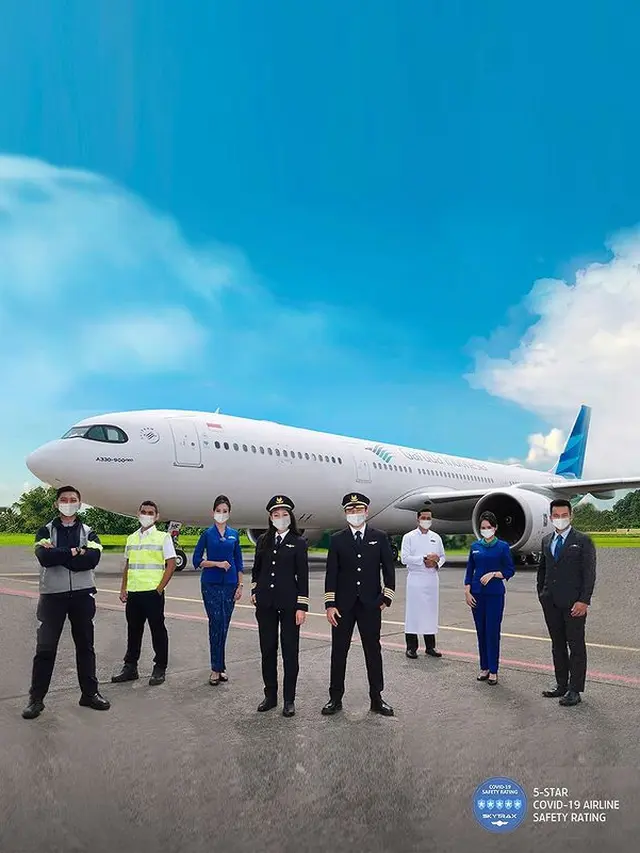 Staff Garuda Indonesia