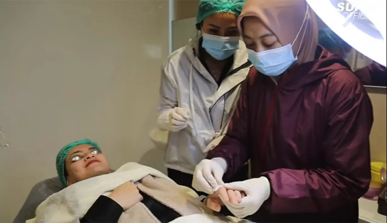 Nathalie Holscher (Youtube/ Sunah Official)