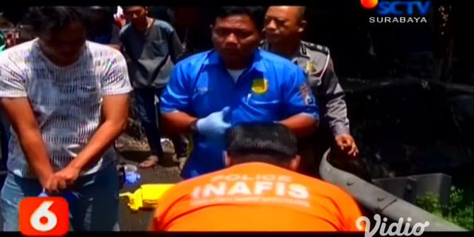 VIDEO: Pria Tanpa Identitas Tewas di Tepi Jalan Raya Jombang
