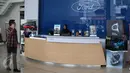 Aktivitas di salah satu dealer mobil Ford di Jakarta, Selasa (26/1). Ford memastikan para konsumen dapat tetap mengunjungi dealer Ford untuk layanan penjualan, servis, dan garansi hingga beberapa waktu ke depan di tahun ini. (Liputan6.com/Angga Yuniar)