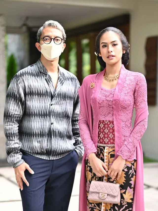 6 Potret Detail Kebaya Maudy Ayunda di Pernikahan Putri Tanjung, Bak Putri Keraton