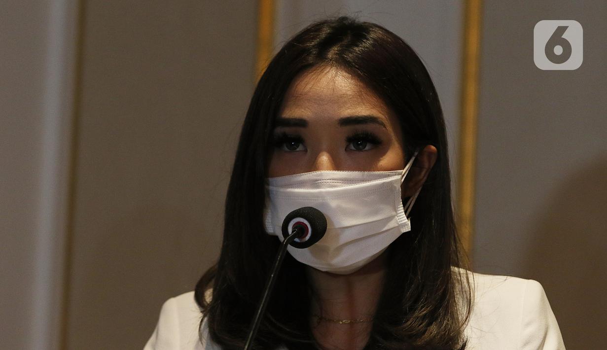 Gisella Anastasia atau Gisel menggelar jumpa pers di kawasan Gatot Subroto, Jakarta, Rabu (6/1/2021). Gisel mengaku menyesali perbuatannya yang telah mencoreng nama baik keluarga terkait kasus video syur yang menjerat dirinya bersama Michael Yukinobu De Fretes. (Liputan6.com/Herman Zakharia)