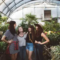 Selamat buat para pemenang kuis berhadiah voucher belanja yang diadakan di 10 grup WhatsApp Fimelahood. Nantikan kuis lainnya! (Foto: Brooke Cagle/Unsplash)