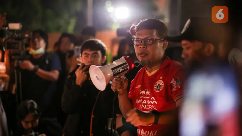 Aksi Tabur Bunga dan 1000 Lilin serta Doa Bersama untuk Korban Tragedi di Stadion Kanjuruhan