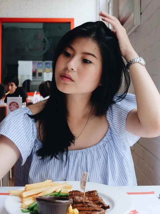 6 Pesona Mitzi Abigail, Kekasih Cantik Anthony Ginting yang Jarang Tersorot