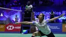 Putri Kusuma Wardani tampil sempurna dan menang dua gim langsung dengan skor 21-12, 21-11. (AP Photo/Aurelien Morissard)