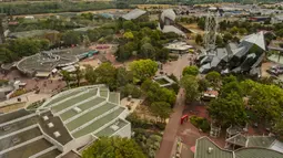 Pemandangan taman hiburan Futuroscope di Chasseneuil-du-Poitou, Prancis, 19 Agustus 2022. Futuroscope memiliki beberapa bioskop 3D dan beberapa bioskop 4D. (GUILLAUME SOUVANT/AFP)