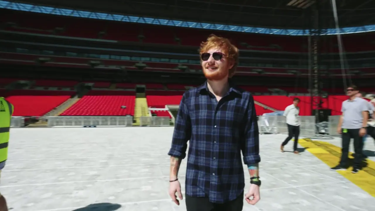 Ed Sheeran terpukau dengan stadion Wembley Inggris.