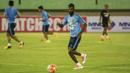Gelandang timnas Malaysia,Veenod Subramaniam, yang juga merupakan rekan Andik Vermansyah di Selangor FA berlatih jelang laga persahabatan. (Bola.com/Vitalis Yogi Trisna) 