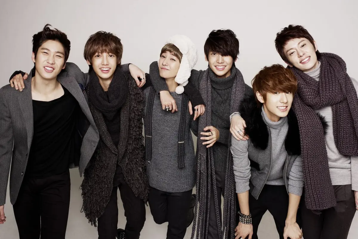 Boyfriend Gemparkan Amerika Latin dengan Aksinya