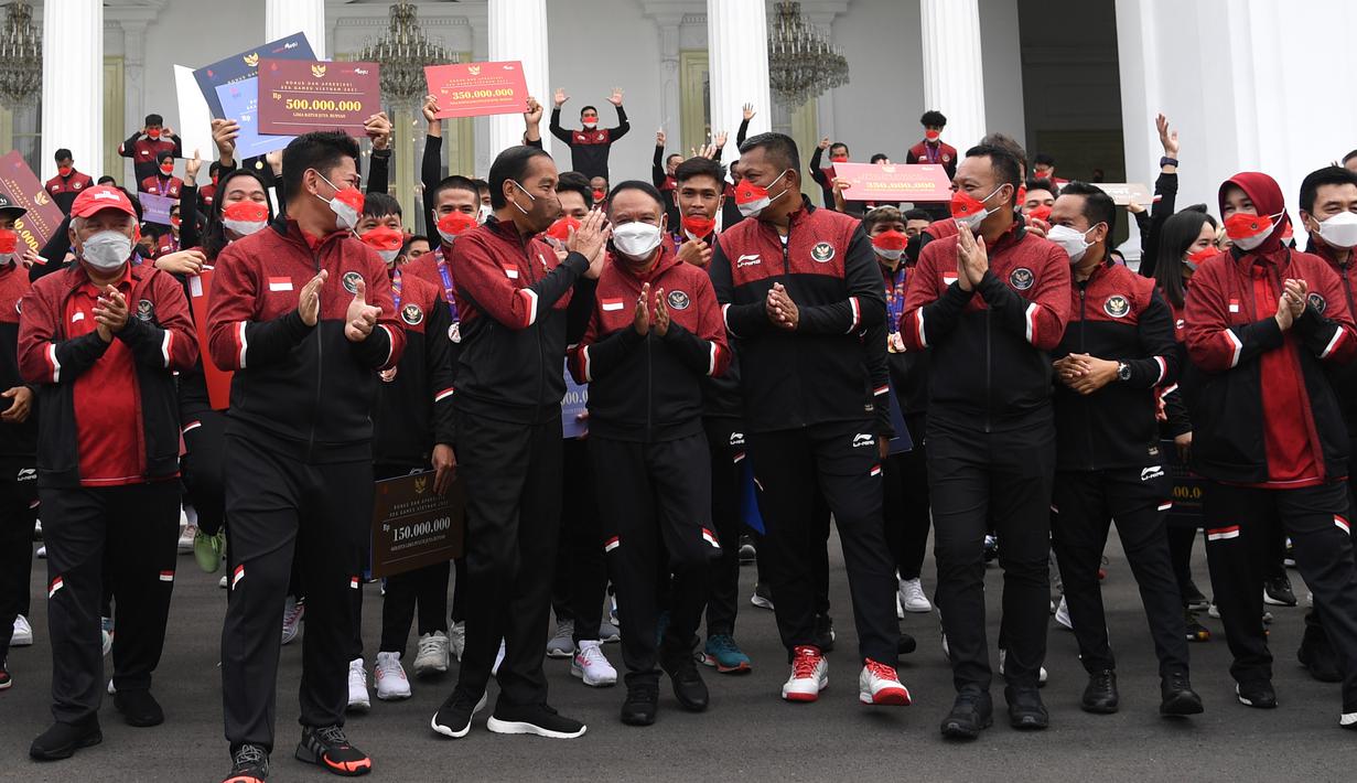 Presiden Joko Widodo atau Jokowi mengapresiasi kiprah atlet-atlet Indonesia di SEA Games 2021 yang meraih medali emas, perak, dan perunggu. Pemerintah pun memberi apresiasi pencapaian itu dengan memberi bonus. (Foto: Biro Pers Sekretariat Presiden/Lukas)