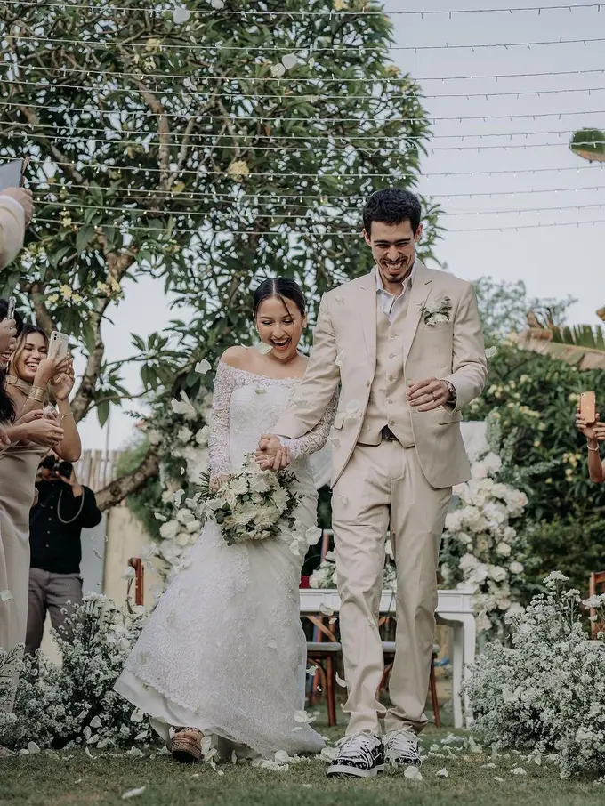 6 Penampilan Jennifer Coppen Dibalut Gaun Pengantin, Resmi Dinikahi Kekasih Bulenya