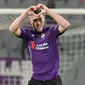 Selebrasi gol ketiga Fiorentina dari kaki Jordan Veretout pada menit ke-99 pada laga lanjutan Serie A yang berlangsung di stadion Artemio Franci, Firenze, Senin (25/2). Inter Milan imbang 3-3 kontra Fiorentina (AFP/Tiziana Fabi)