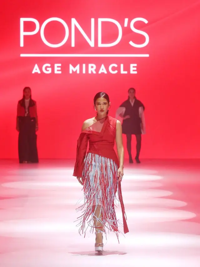 Dian Sastrowardoyo di Ajang JFW 2025. [Adrian/Fimela]