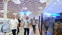 Menteri Koordinator Bidang Perekonomian Airlangga Hartarto berkesempatan untuk turut menjajal moda transportasi Kereta Cepat Jakarta bandung Whoosh. (Dok Kemenko Perekonomian)