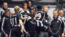 Newcastle United's Obafemi Martins celebrates with Alan Shearer after scored the second goal during English Premier League match at St James' Park on May 11, 2009. AFP PHOTO/ANDREW YATES