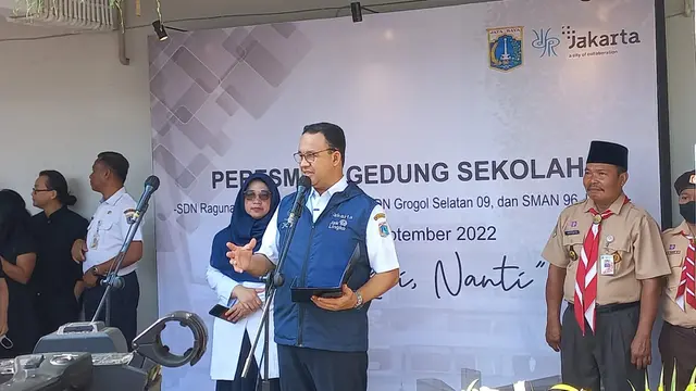 Gubernur DKI Jakarta Anies Baswedan meresmikan empat gedung sekolah di DKI Jakarta berkonsep Net Zero Carbon di SDN Ragunan 08, Jakarta Selatan, Rabu (28/9/2022).