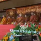 Penyambutan Bhikkhu Thudong menuju Candi Borobudur, di Taman Mini Indonesia Indah (TMII), Jakarta, Selasa (14/5/2024). (Foto: Liputan6.com/Arief RH)