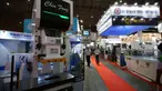 Pengunjung melihat peralatan industri yang dipamerkan  dalam Manufacturing Indonesia 2019 di JIExpo, Kemayoran, Jakarta, Rabu (4/12/2019). Pameran manufaktur internasional terbesar di Indonesia tersebut berlangsung 4-7 Desember 2019. (Liputan6.com/Angga Yuniar)