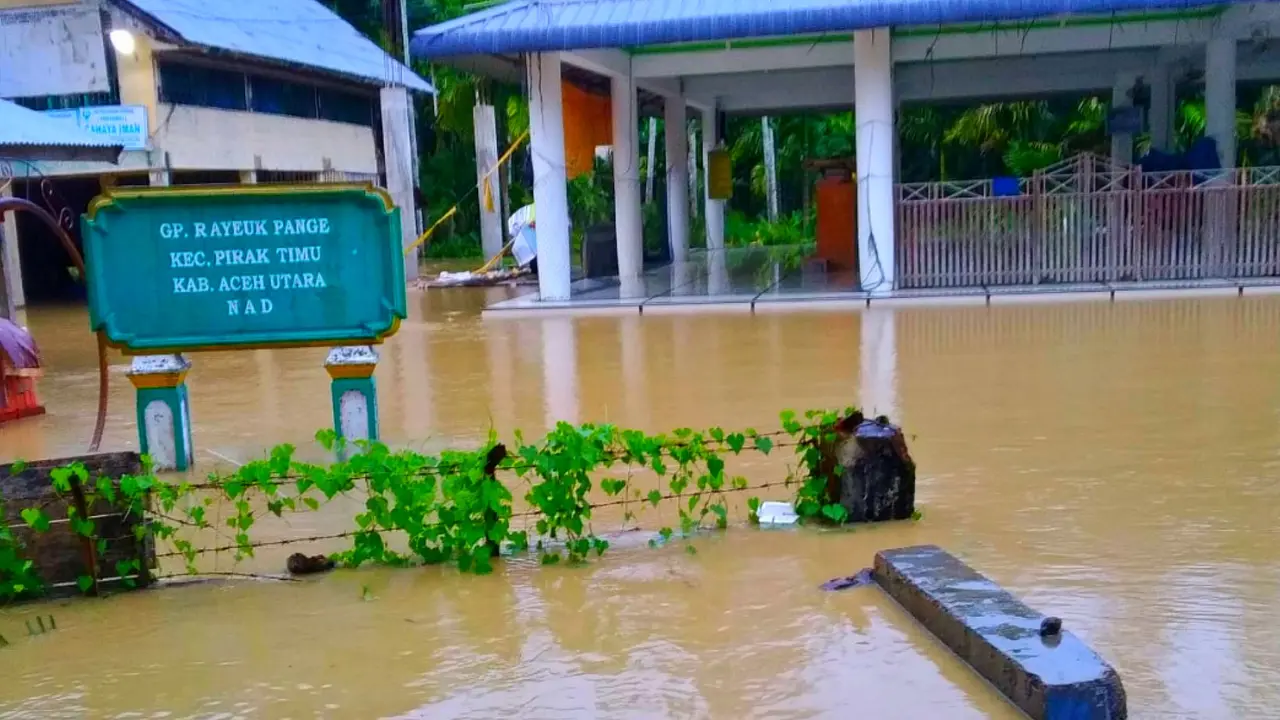 Air merendam salah satu desa di Kabupaten Aceh Utara pada November 2019 (Liputan6.com/Rino Abonita)