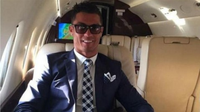 Intensitas bepergian Cristiano Ronaldo dengan menggunakan pesawat jet pribadinya membuat Real Madrid cemas. (101greatgoals)