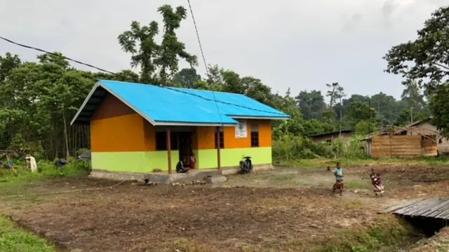 Kondisi rumah tinggal penduduk di Desa Parauto, Nabire, Papua. (Vina A. Muliana/Liputan6.com)
