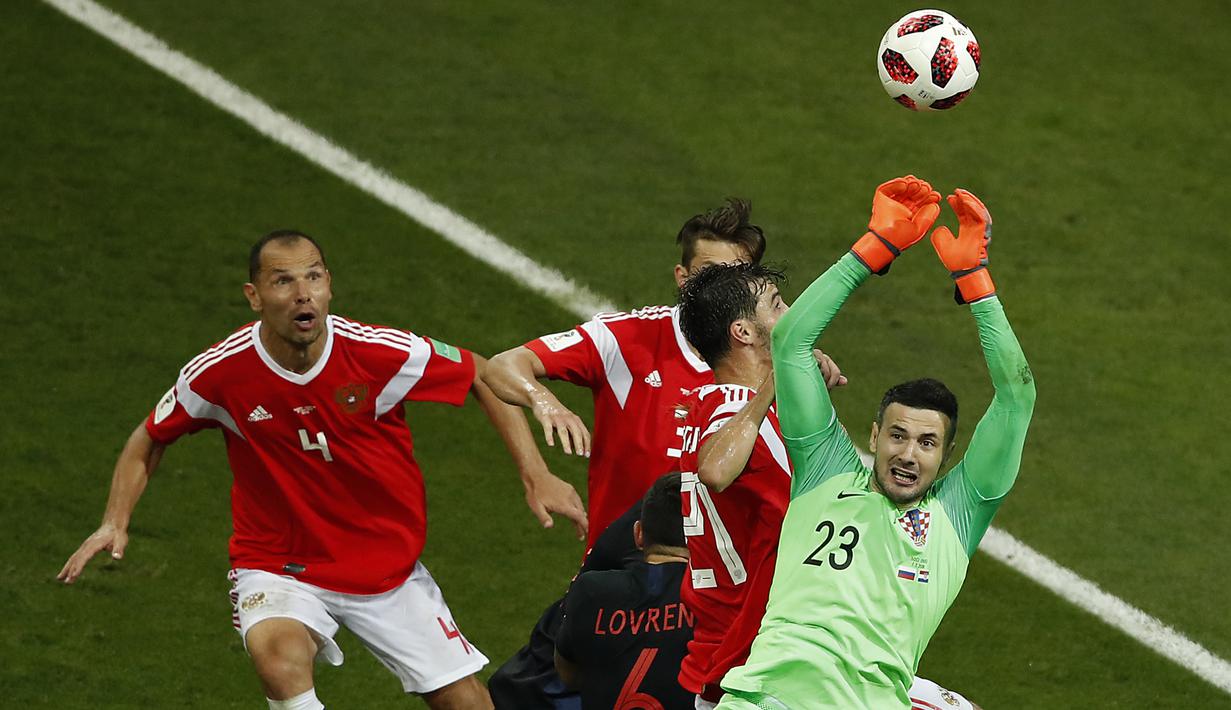 7. Danijel Subasic (Kroasia) - 12 kali penyelamatan. (AFP/Odd Andersen)