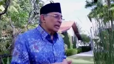 Siapa yang percaya kepada dia yang maha bijak, maka dia tak akan menggerutu.