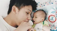 Main ke Studio Ayahnya, Anak Jevin Julian Bikin Gemas