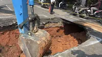 Penyebab Jalan Ambles di Lenteng Agung, Lubang Menganga Sedalam 3 Meter