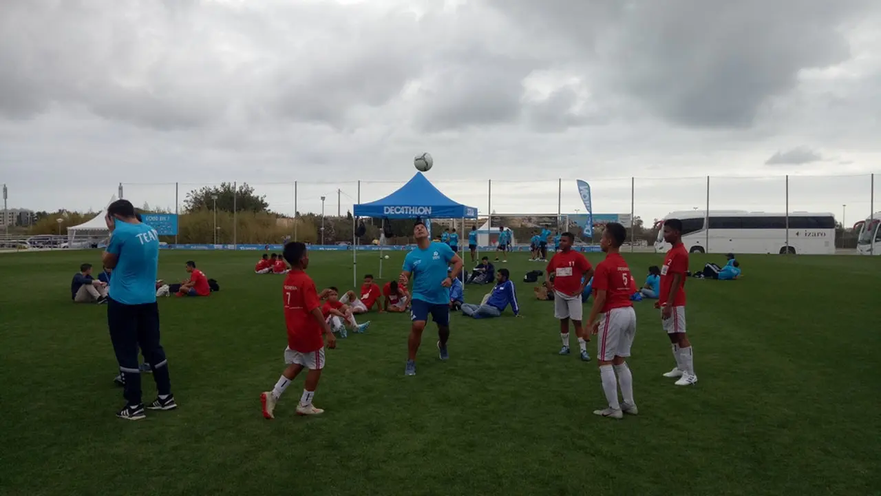 ASIOP Apacinti dan FOSSBI Rajawali Muda berlatih jelang Final Dunia Danone Nations Cup 2019 (Liputan6.com / Jonathan Pandapotan)
